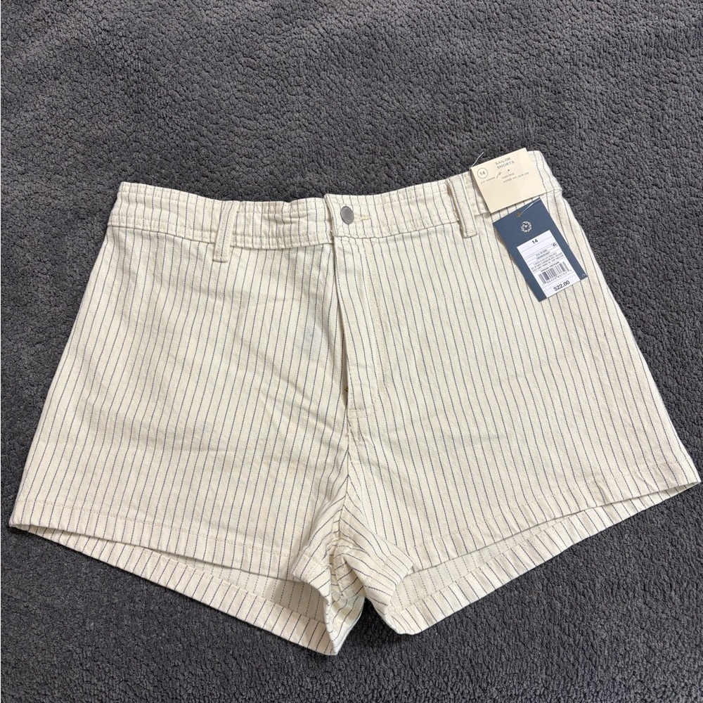 Universal Thread Cream Shorts